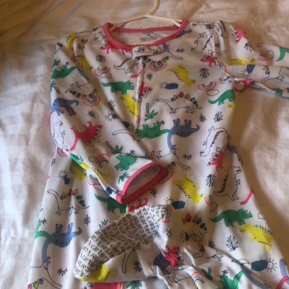 Carter’s footed polyester cotton sleeper. Zips up the front.
